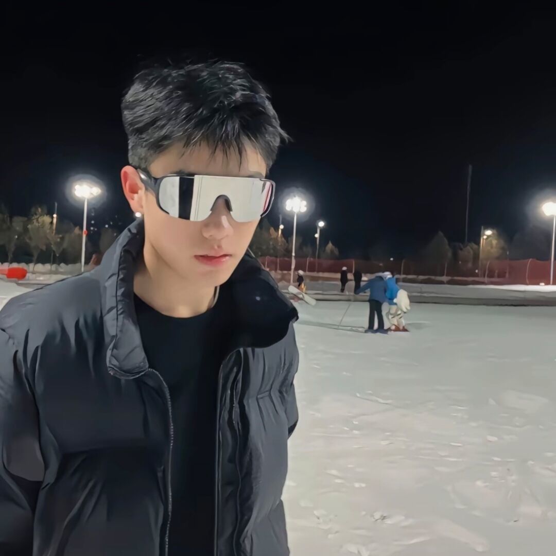 qq_乖乖看镜头74