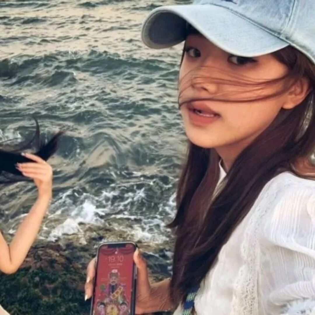 qq_^你左眼有颗痣94