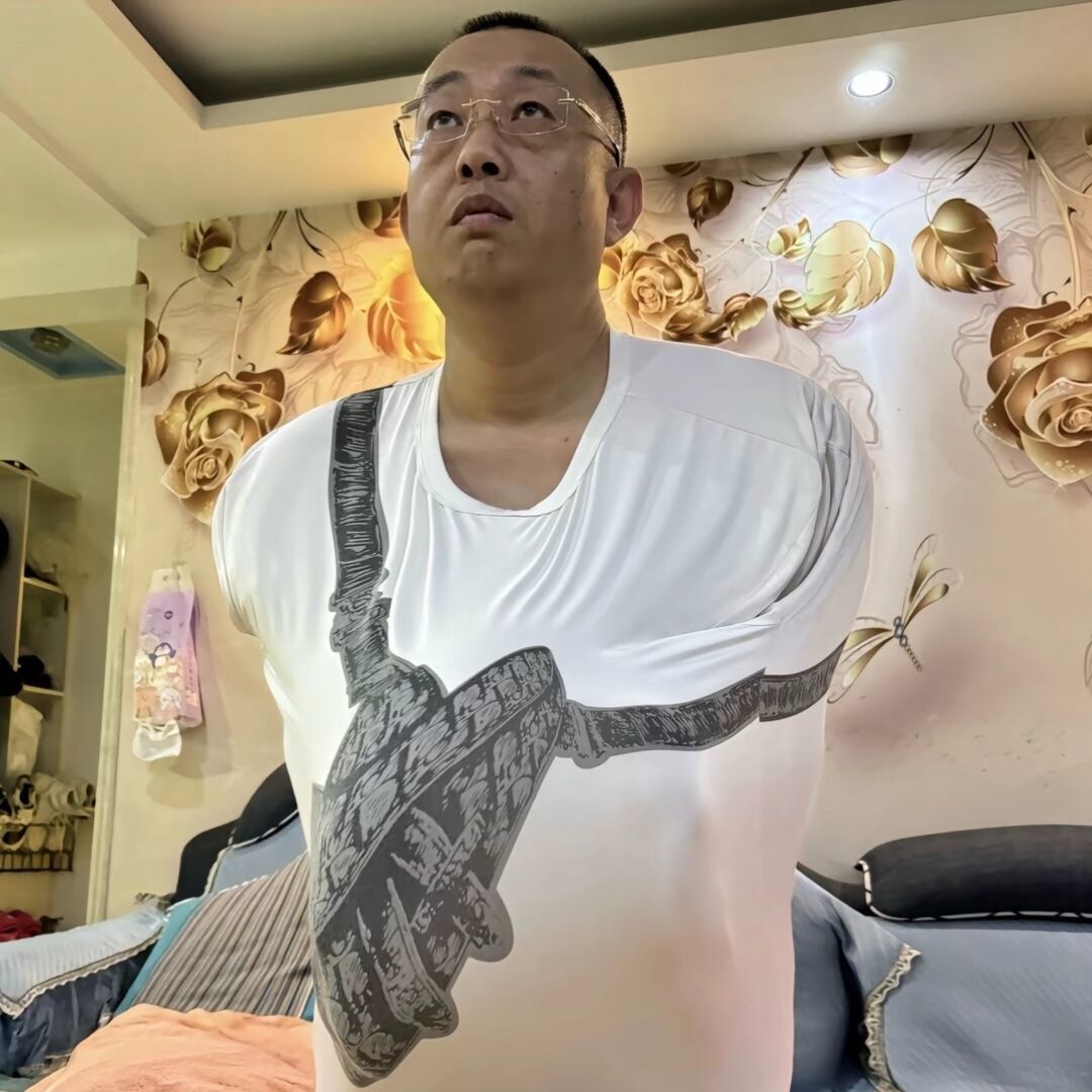 qq_爱吃蟑螂的玉足57
