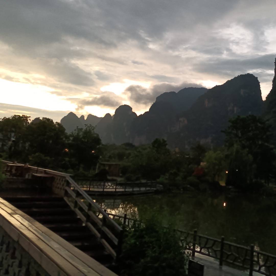 清晨（上学别踢）