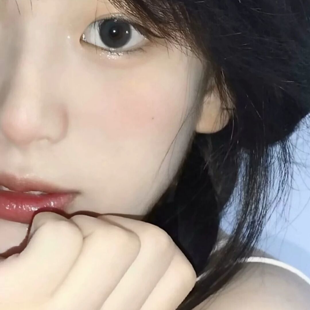 ᶫᵒᵛᵉ她总爱哭还倔